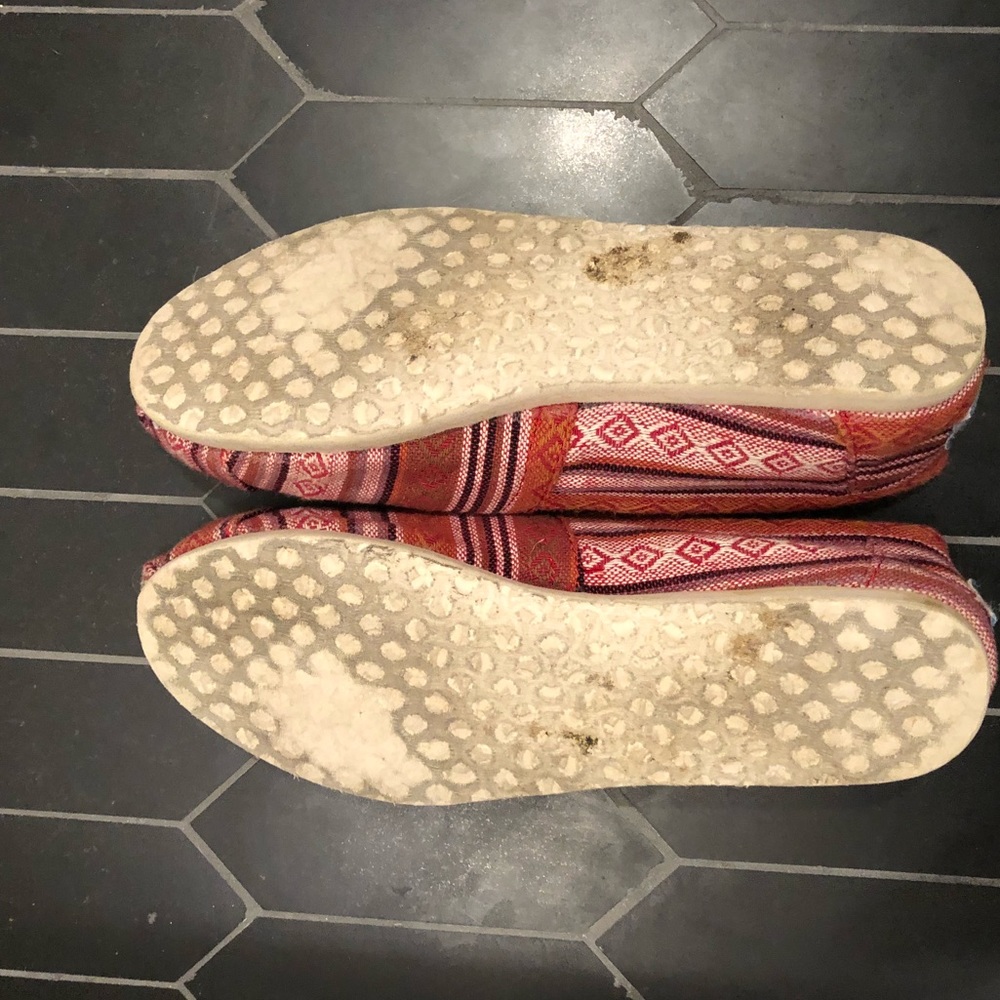 Toms - Picture 2 of 2